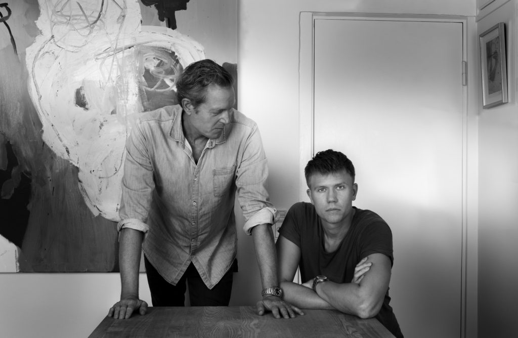 peter-og-julius-far-og-son-taler-ud-multisalen-holbergskolen-dianalund-artikel-billede